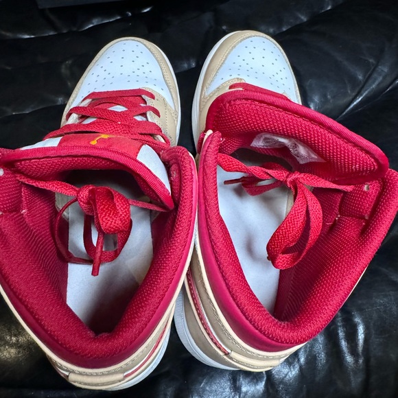 Nike Jordan Mid with box - Picture 2 of 6